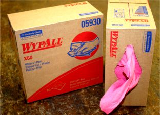 X80 wypall absorbent shop towels in a pop up box